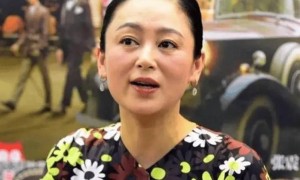 20多年前陈红在陈凯歌家拍照，她躺在沙发上的样子，堪称人间尤物