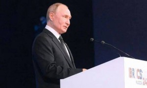 印度躲了，美国溜了，中国却给足面子！普京9个字定调中俄关系