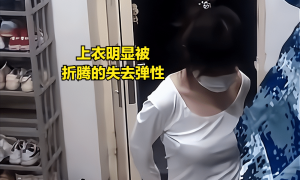 女子深夜出门约会，回来后的状态让室友笑而不语：一看就没少折腾