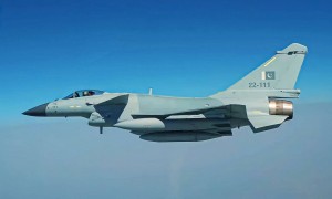 局势逆转！巴铁第2款“4代半”中国战机再亮相，印度阵风已无优势