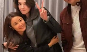 林心如霍建华带女儿出门，霍建华变成“女儿控”，8岁小海豚可爱