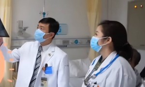 董袭莹的实力不容小觑！4+4项目大合影，她稳居c位