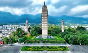 无人机穿越大理崇圣寺千年古塔时“炸机”，当地：肇事者已找到，将被追责